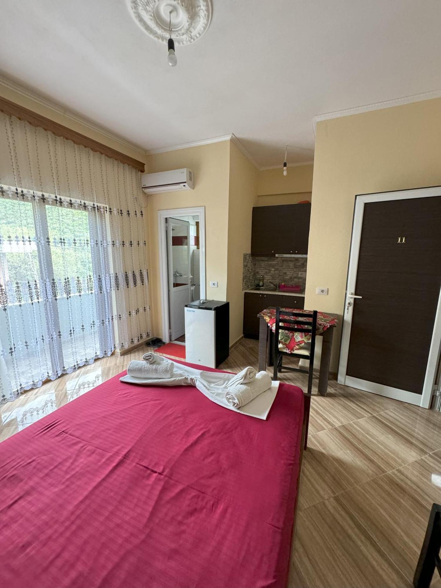 Adrian Agustin Rooms Lukovë Exterior foto