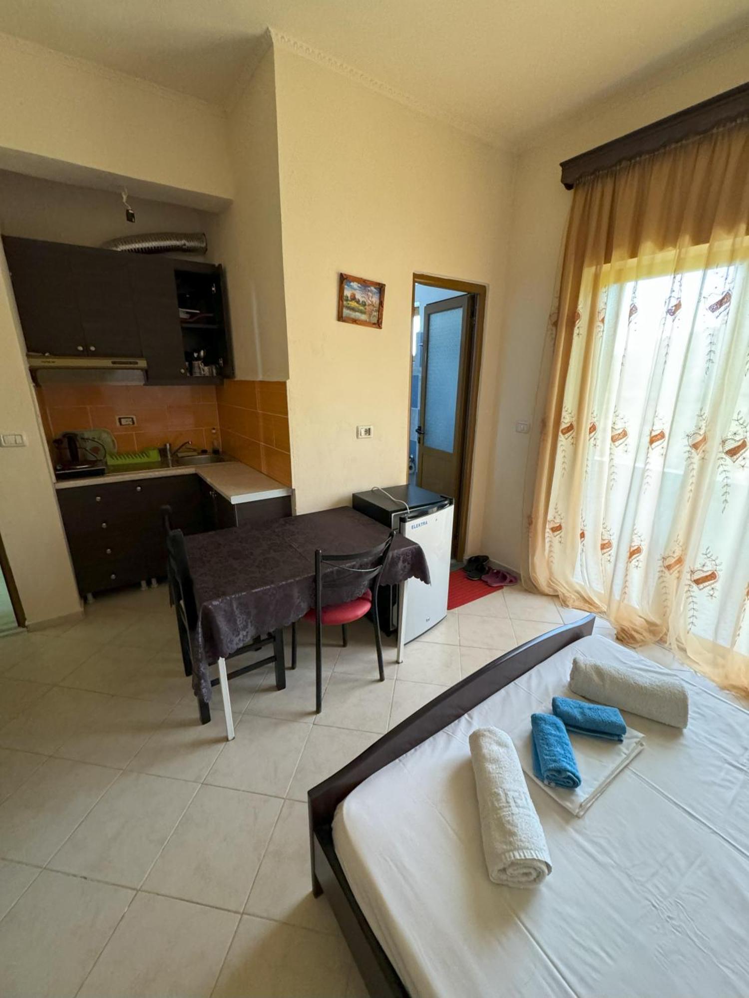 Adrian Agustin Rooms Lukovë Exterior foto