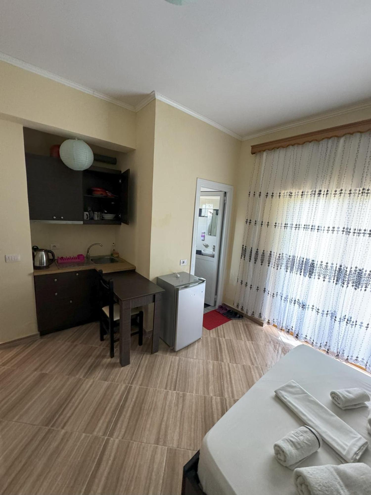 Adrian Agustin Rooms Lukovë Exterior foto
